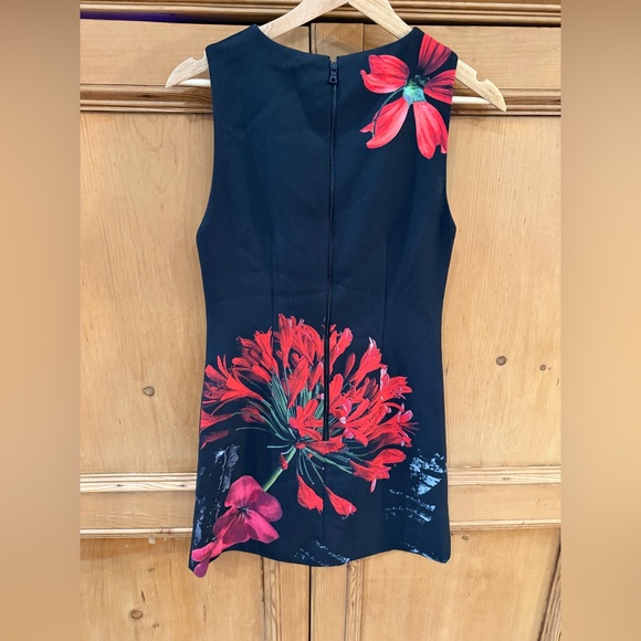 Alice + Olivia Clyde Shift Dress - Picture 4 of 5